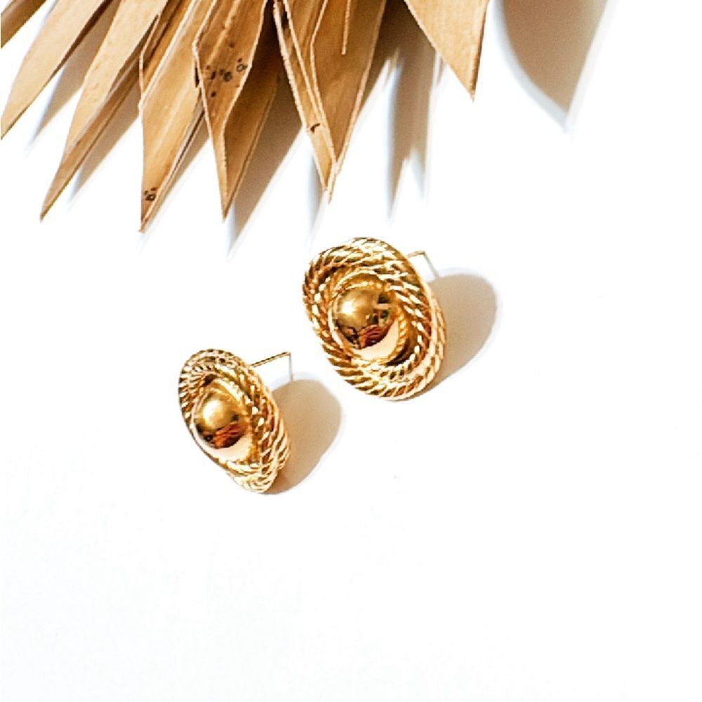 Gold geo stud earrings M335 - Picture 3 of 5
